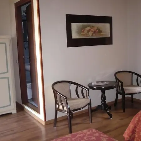 Julia Hotel